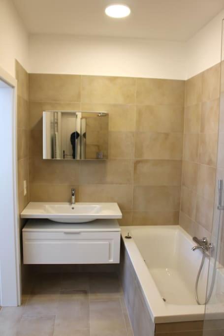 Paraderma Apartment Im Zentrum Baden Bei Wien Luaran gambar